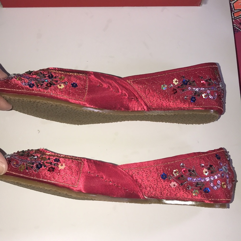 Women’s Satin Embellished Shoes - Picture 6 of 8